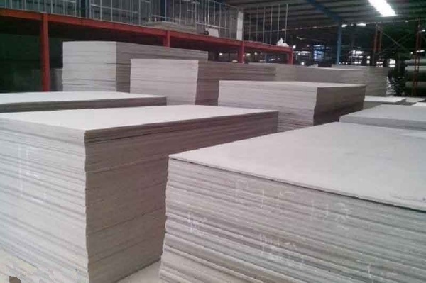 Sau khi lắp đặt xong tường siêu nhẹ, các bạn có thể thực hiện sơn luôn không phải đợi lâu như tường bê tông trát xi măng