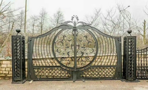 Phụ kiện giúp bộ cổng sắt của bạn được hoàn thiện hơn về thẩm mỹ và công năng sử dụng