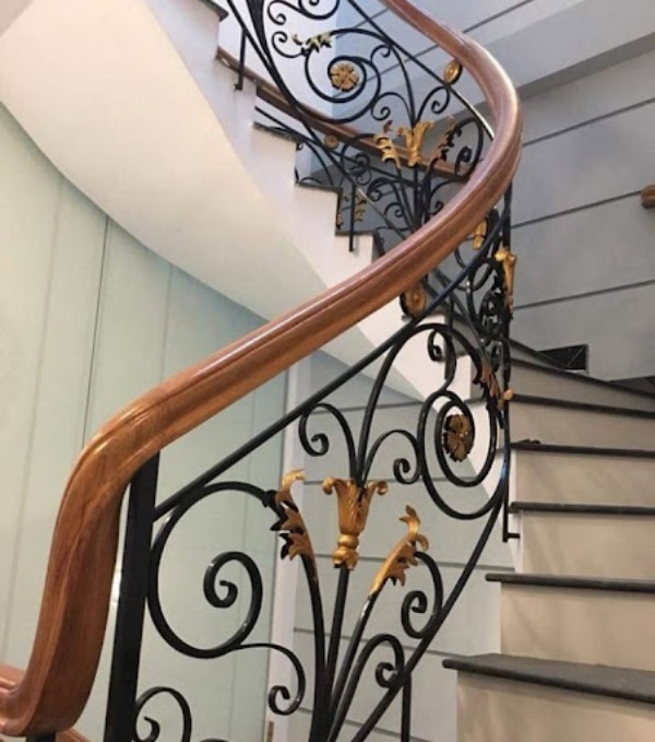 Phụ kiện lan can sắt giúp cầu thang, lan can được đẹp mắt, ấn tượng hơn
