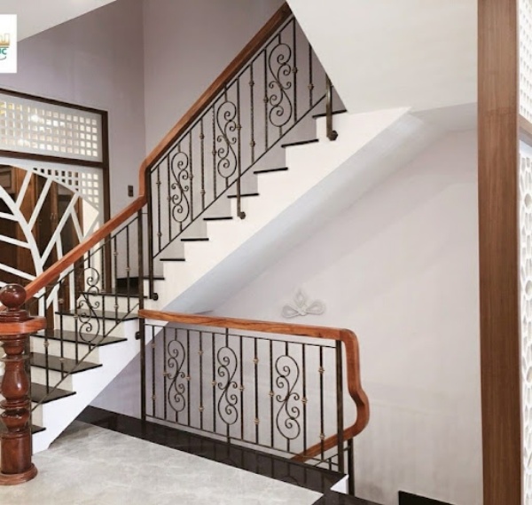 Tìm mua phụ kiện lan can sắt tại Đà Lạt nên đến những cơ sở lớn như Minh Quân Long