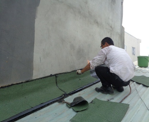 Miếng dán chống thấm mái tôn giáp tường