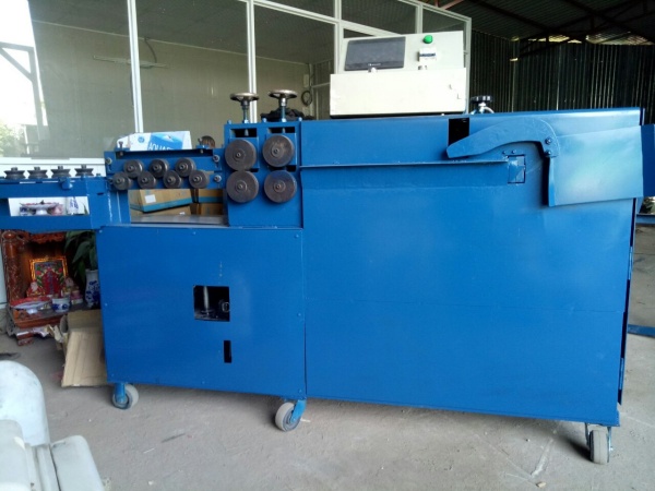 Máy bẻ đai sắt được sử dụng cho việc duỗi, uốn, bẻ và cắt sắt thép theo yêu cầu trong xây dựng