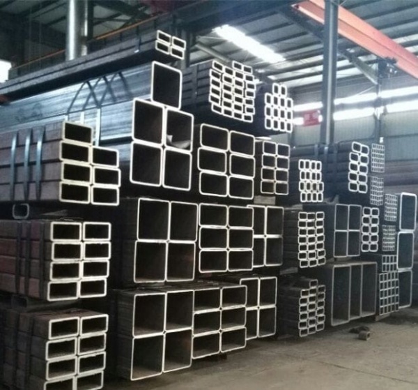 Sắt hộp được sản xuất nhiều loại với nhiều kích thước và hình dáng khác nhau.