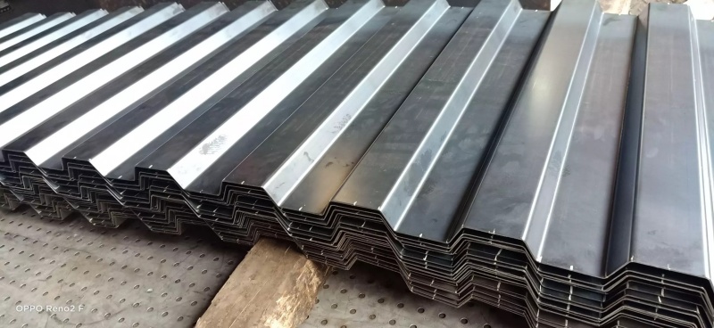 So sánh tôn phẳng và tôn dập