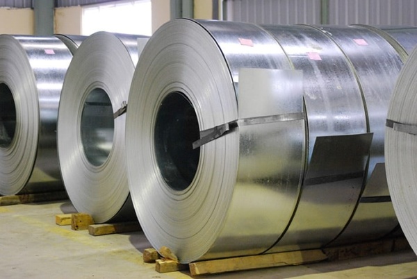 Những cuộn sản phẩm tôn cuộn mạ kẽm chất lượng được đóng gói cẩn thận